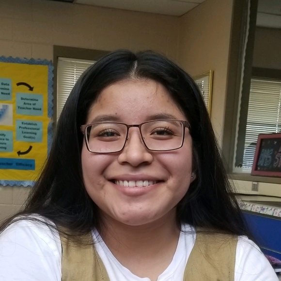 Meet your Posher, Lucia - Picture 1 of 1